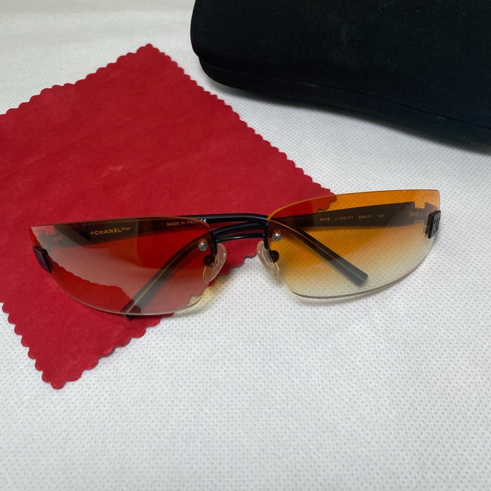 Chanel Y2K Sunglasses - Picture 3 of 8